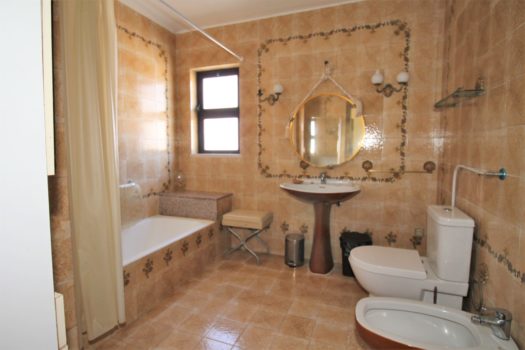 Charming Villa In Porches!