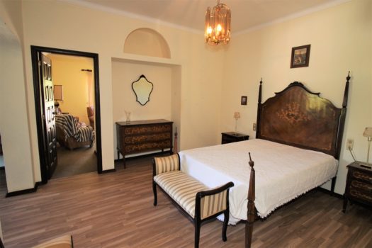 Charming Villa In Porches!