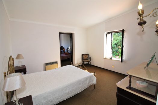 Charming Villa In Porches!