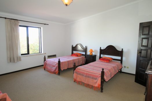 Charming Villa In Porches!