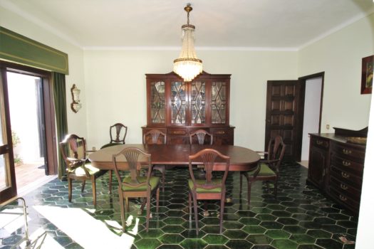 Charming Villa In Porches!