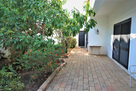 Charming Villa In Porches!