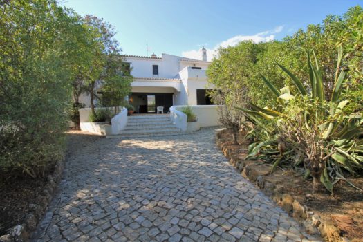 Charming Villa In Porches!