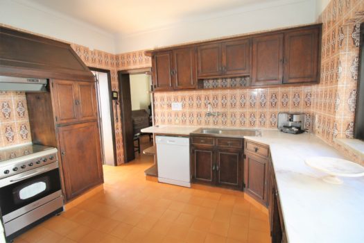 Charming Villa In Porches!