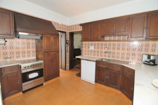 Charming Villa In Porches!