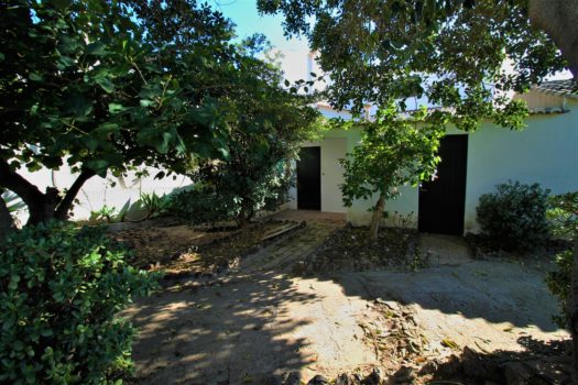 Charming Villa In Porches!