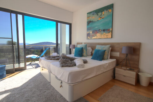 Four bedroom villa to rent in Boliqueime