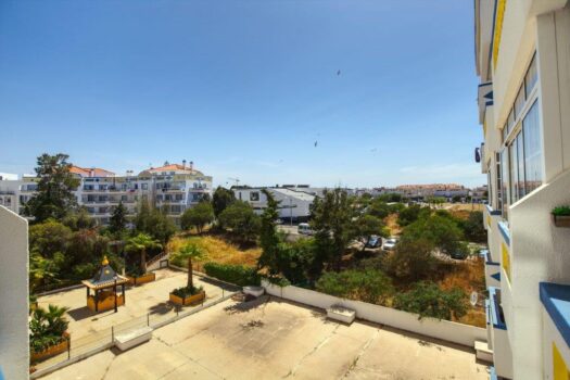 Three bedroom fully-furnished apartment for Winter rental in Quarteira