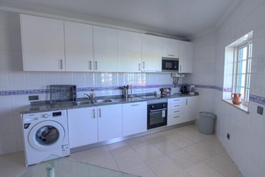 Three bedroom fully-furnished apartment for Winter rental in Quarteira