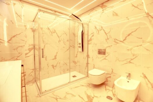 Luxury 2 bedroom, 2 bathroom apartment with sea view in Quarteira for sale