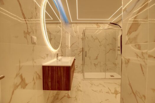 Luxury 2 bedroom, 2 bathroom apartment with sea view in Quarteira for sale