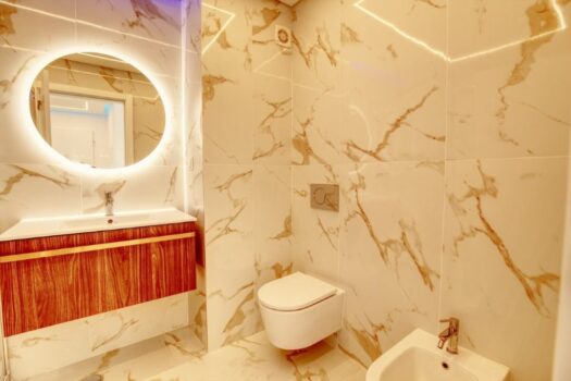 Luxury 2 bedroom, 2 bathroom apartment with sea view in Quarteira for sale