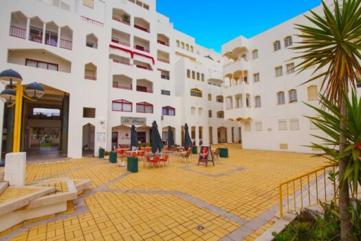 Luxury 2 bedroom, 2 bathroom apartment with sea view in Quarteira for sale