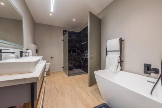 Modern Luxury Living at Pinnacle Point Golf Estate in South Africa