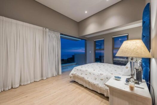 Modern Luxury Living at Pinnacle Point Golf Estate in South Africa