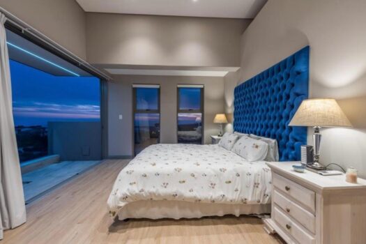 Modern Luxury Living at Pinnacle Point Golf Estate in South Africa