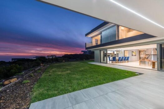 Modern Luxury Living at Pinnacle Point Golf Estate in South Africa