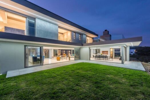 Modern Luxury Living at Pinnacle Point Golf Estate in South Africa