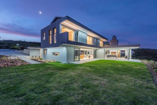 Modern Luxury Living at Pinnacle Point Golf Estate in South Africa
