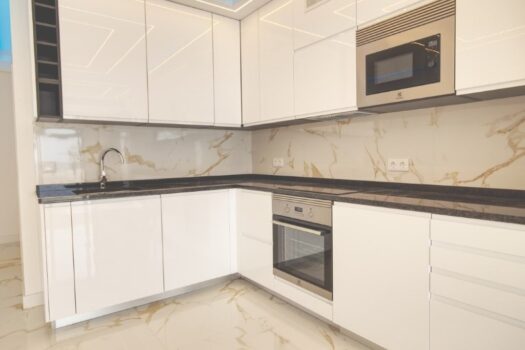 Luxury 2 bedroom, 2 bathroom apartment with sea view in Quarteira for sale