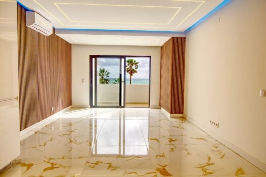 Luxury 2 bedroom, 2 bathroom apartment with sea view in Quarteira for sale