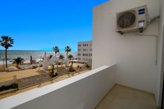 Luxury 2 bedroom, 2 bathroom apartment with sea view in Quarteira for sale