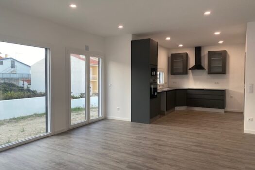 New build three bedroom detached house in Lourinha